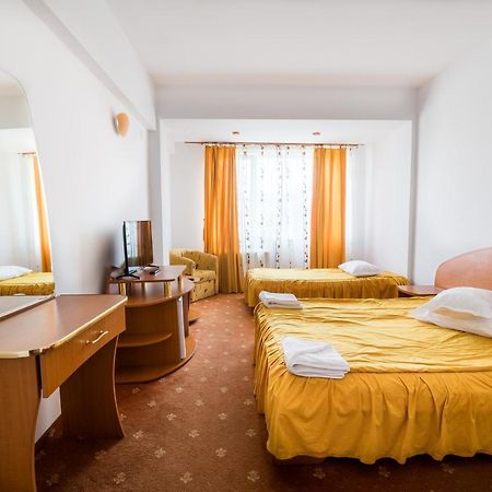 Hotel Atlantis Tulcea Buitenkant foto